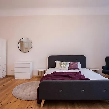 Appartement Spacious, Comfy 4br Center